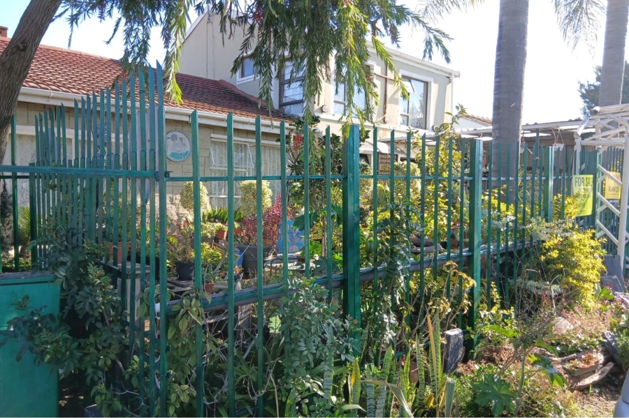 4 Bedroom Property for Sale in Hillcrest Western Cape